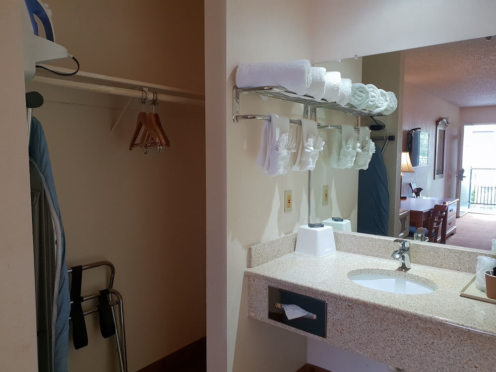 Downtown SLO Inn 35/60