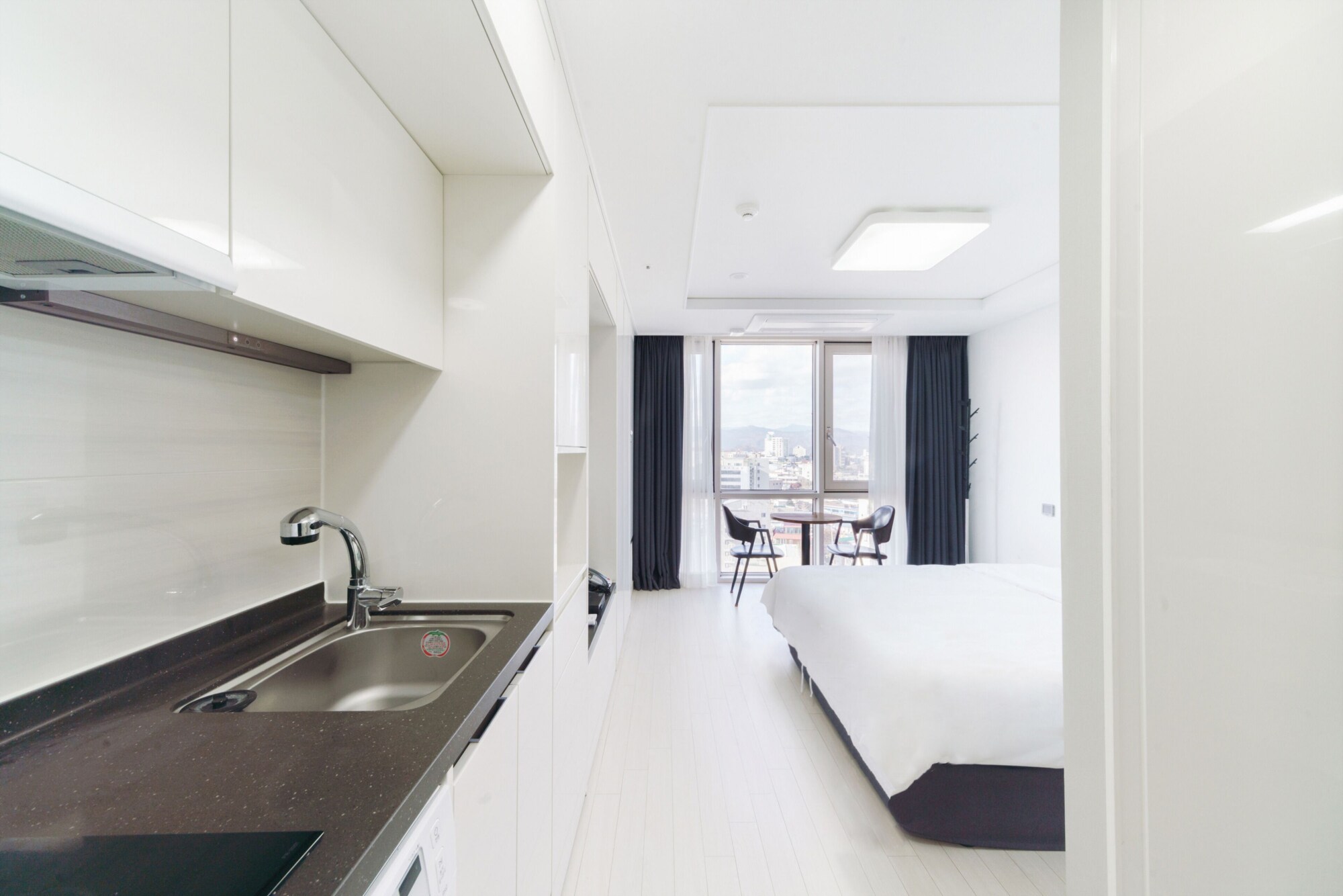 غرفة قياسية بسرير كوين، The Venezia Suite Hotel 5/5