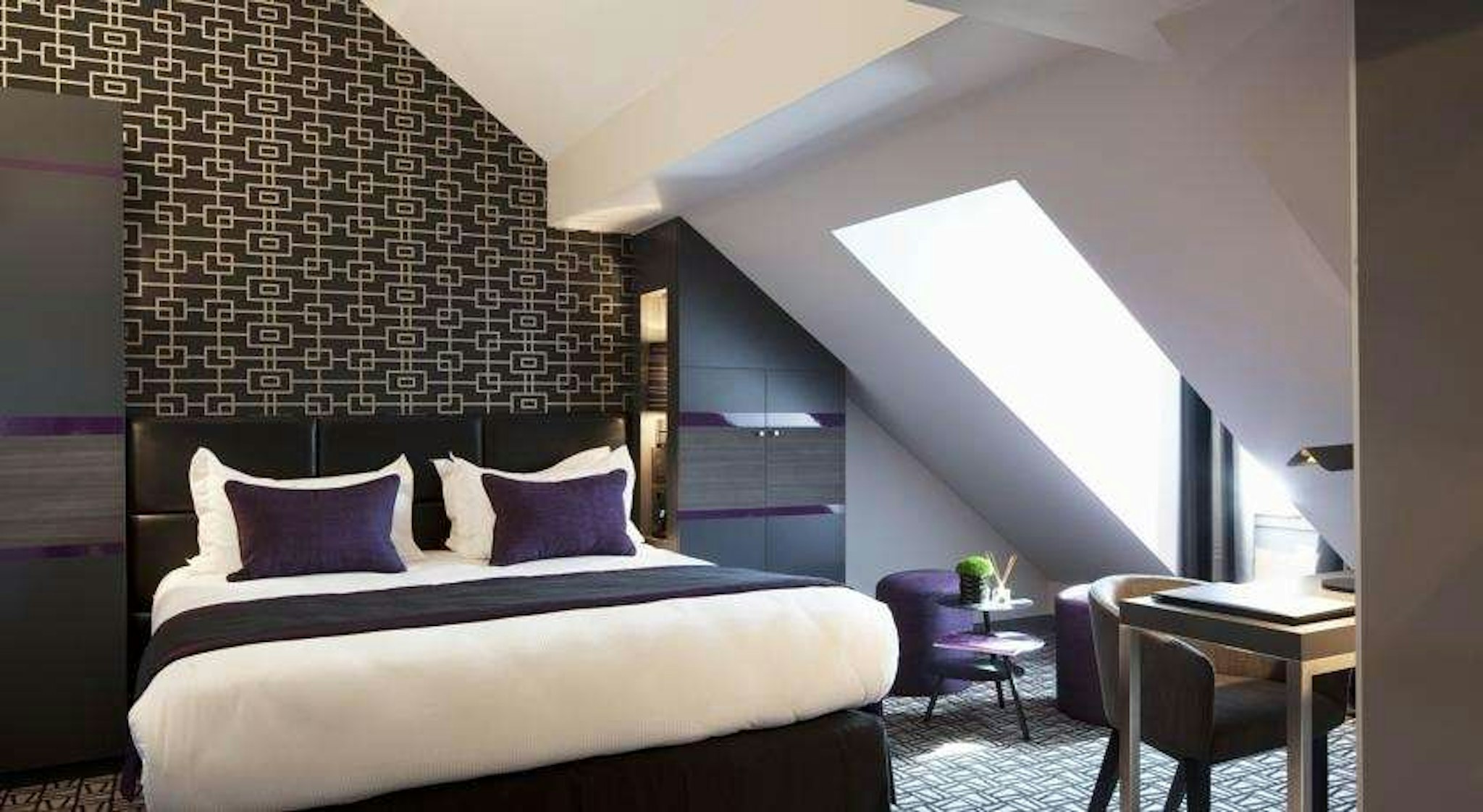 LE GREY HOTEL 2/10