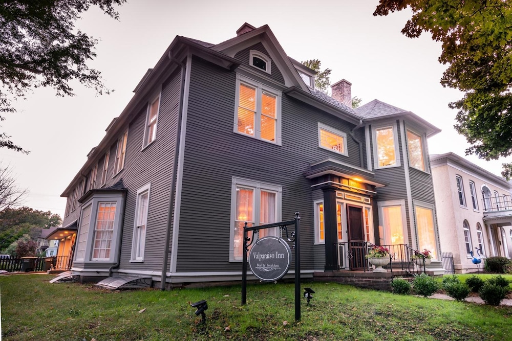 Valparaiso Inn Bed & Breakfast 1/39