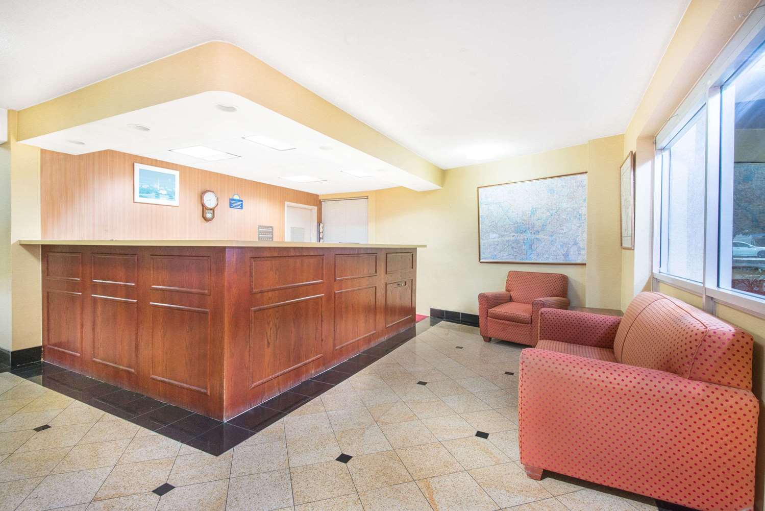 Days Inn By Wyndham Arlington Pentagon 2/6