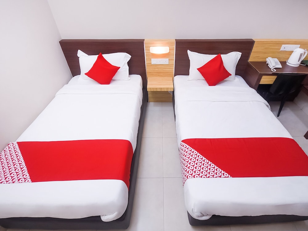 Oyo 1023 La Mirina Boutique Inn 16/23
