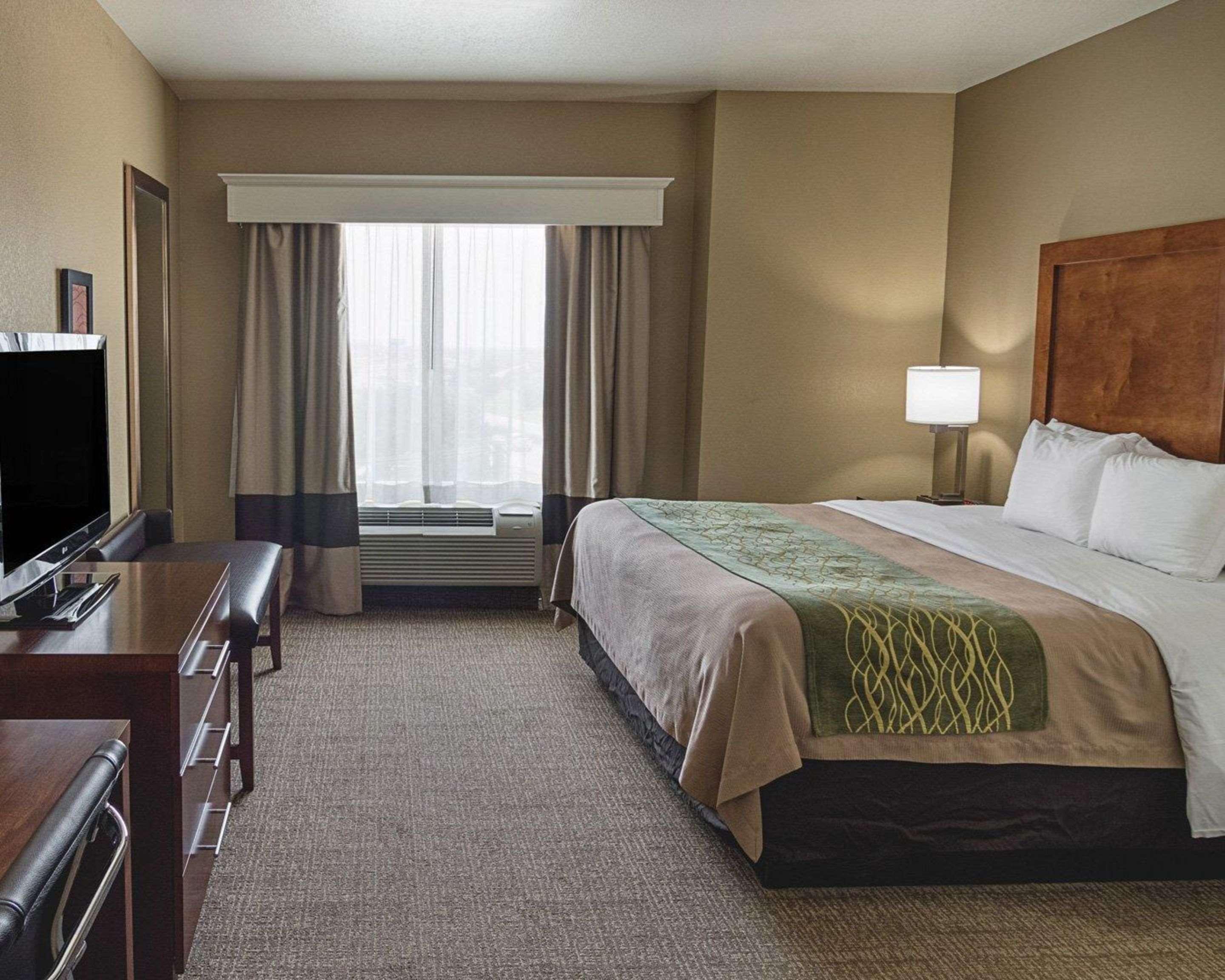 EFFICIENCY, SUITE, KING BED, ACCESSIBLE