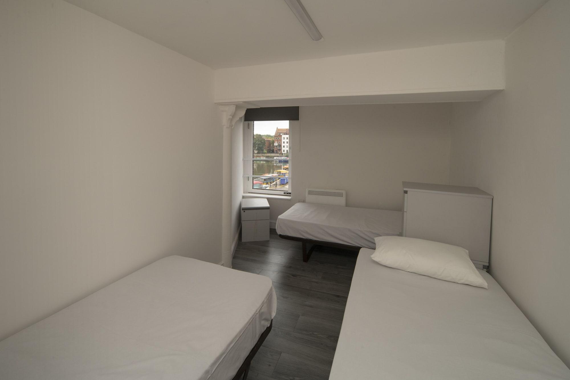 OYO Harbourside Hostel Bristol 18/39