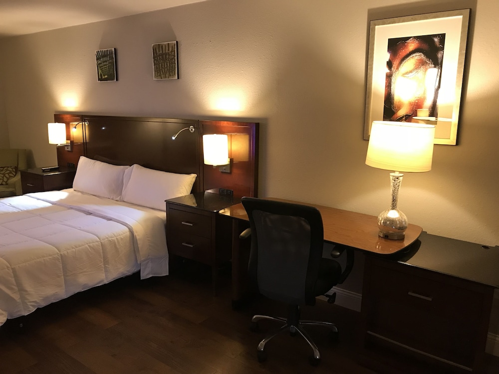 Stratus Suites Boutique Hotel 17/39