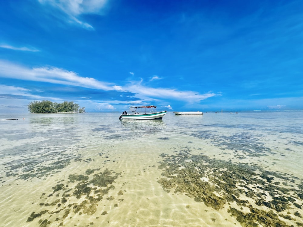 Niu Beach Hotel 38/53