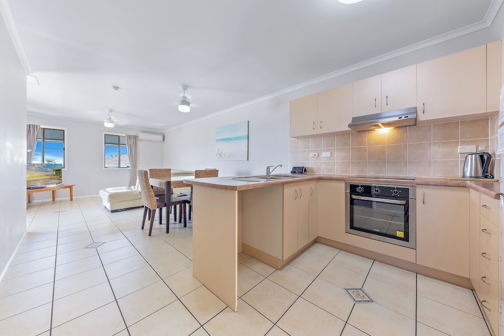 Airlie Apartments 6/78