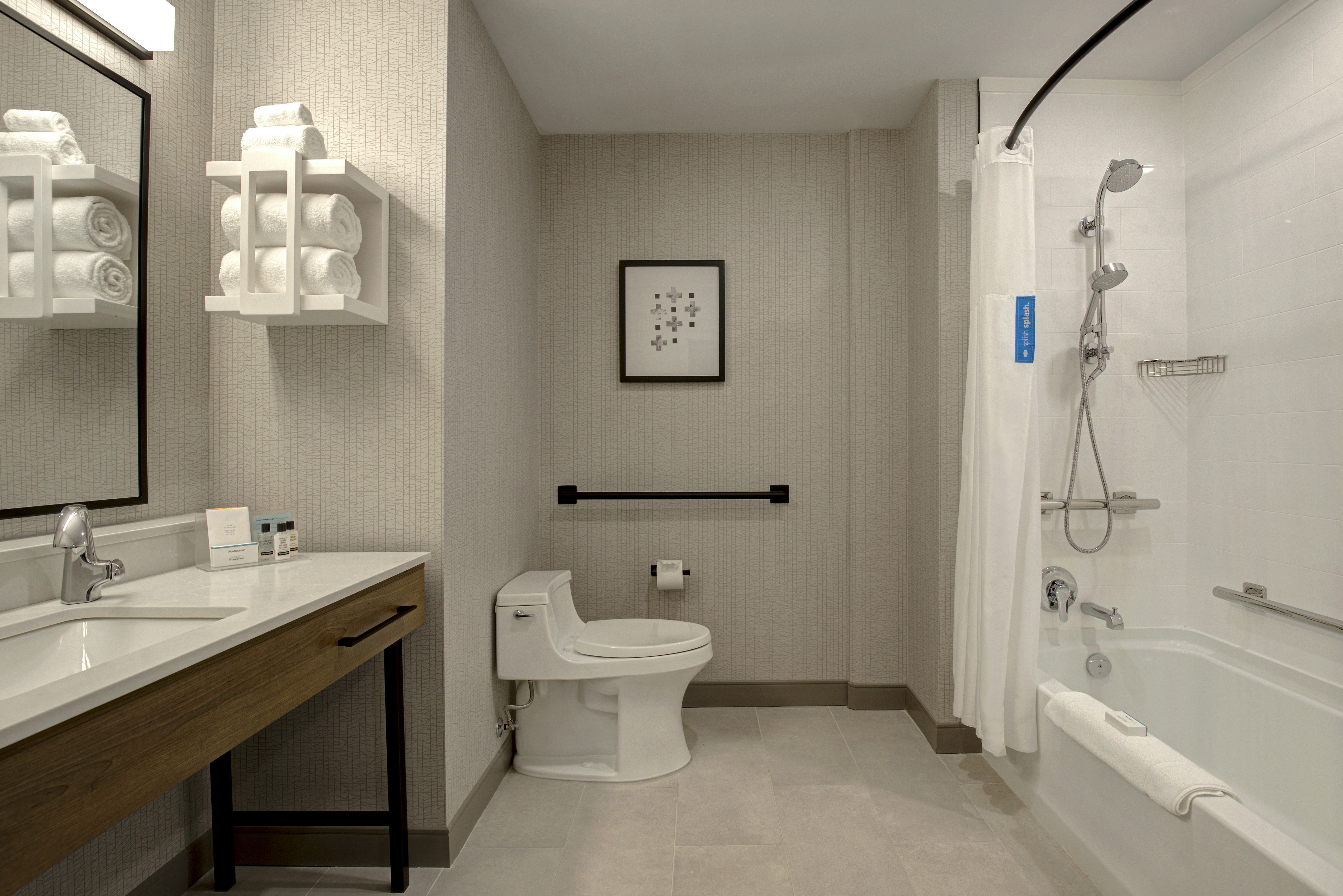 غرفة بسرير كينج بمطبخ لذوي الإعاقة، Hampton Inn by Hilton Montreal Downtown 4/5