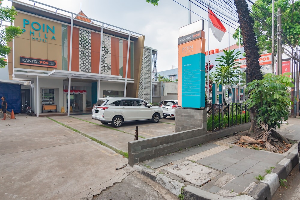 RedDoorz Plus @ Point Phila Cihampelas 45/50
