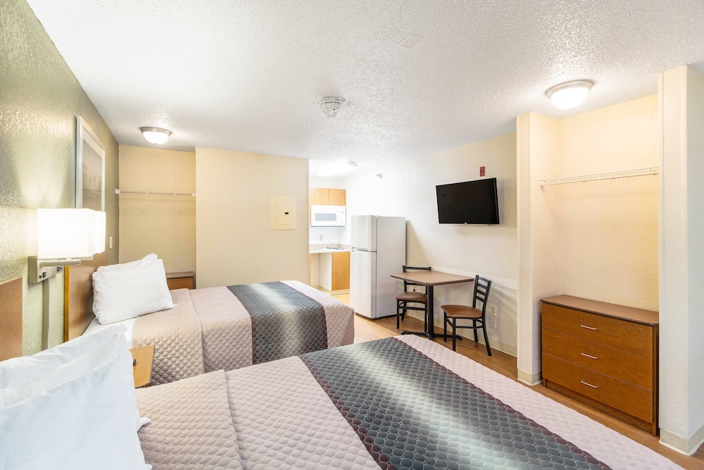 HomeTowne Studios by Red Roof Houston - West Oaks/ Energy Corridor 31/36