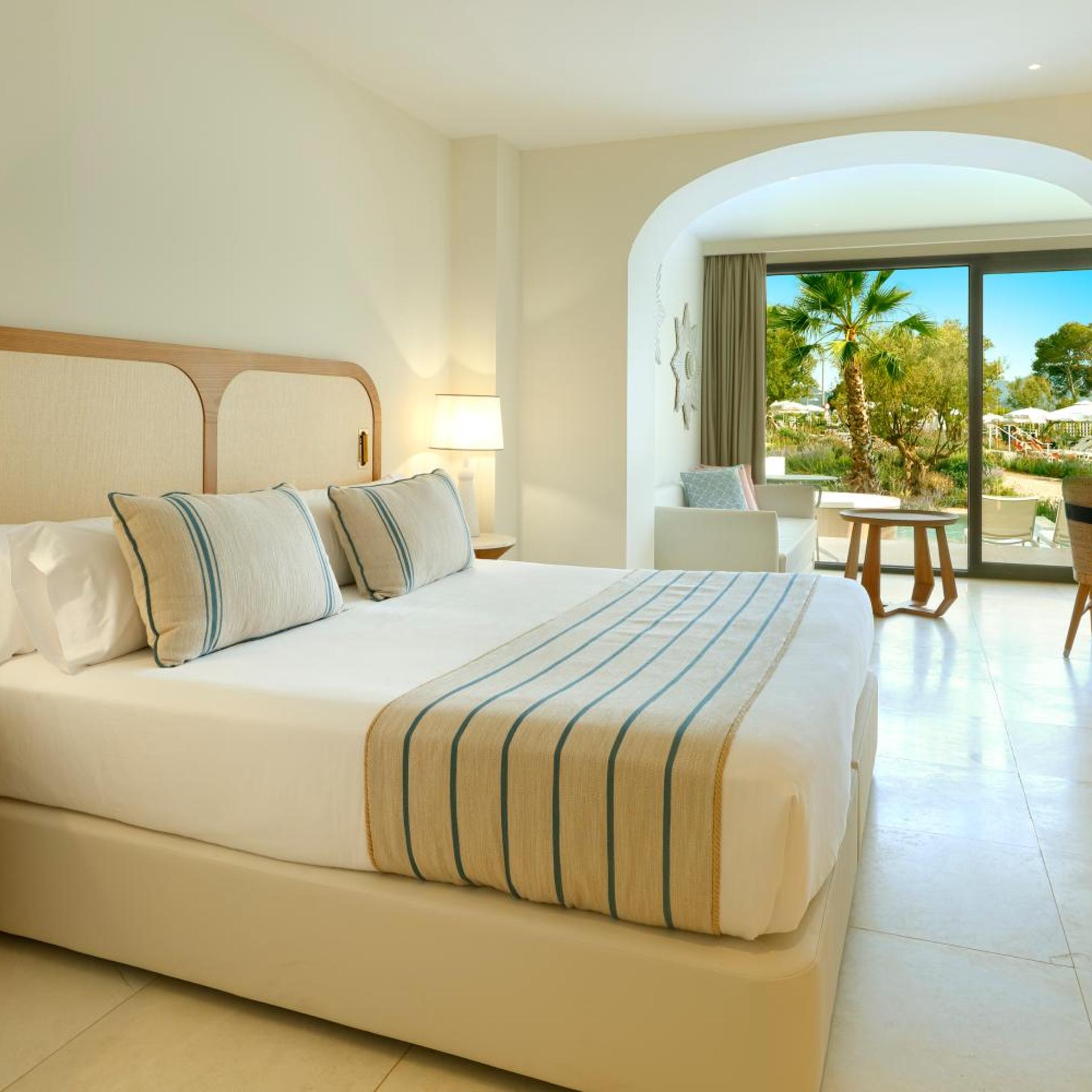 Swim Up, Junior Suite, King Bed, Signature Level