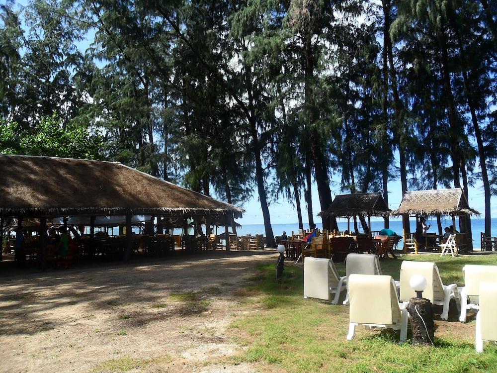 Lanta Palm Beach Resort 56/60