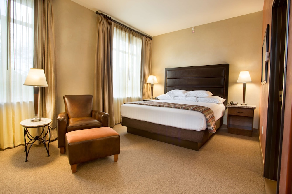 Drury Plaza Hotel In Santa Fe 11/50