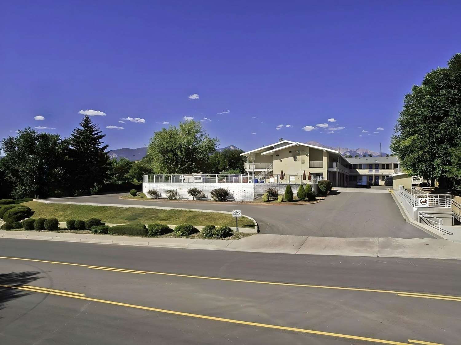 Motel6 Colorado Springs, CO - South/Metro Area 18/20