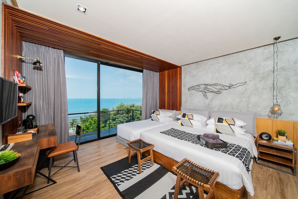 The Cabin Beach Resort 23/63