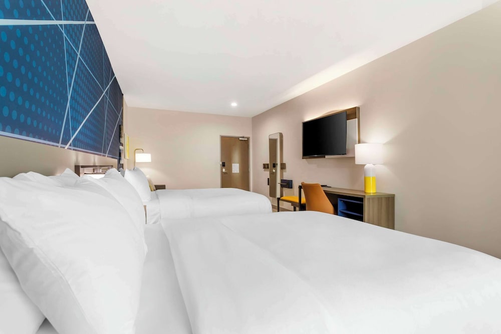 Suite, 2 Queen Beds, Accessible, Comfort Inn & Suites Huntsville Near University 2/5