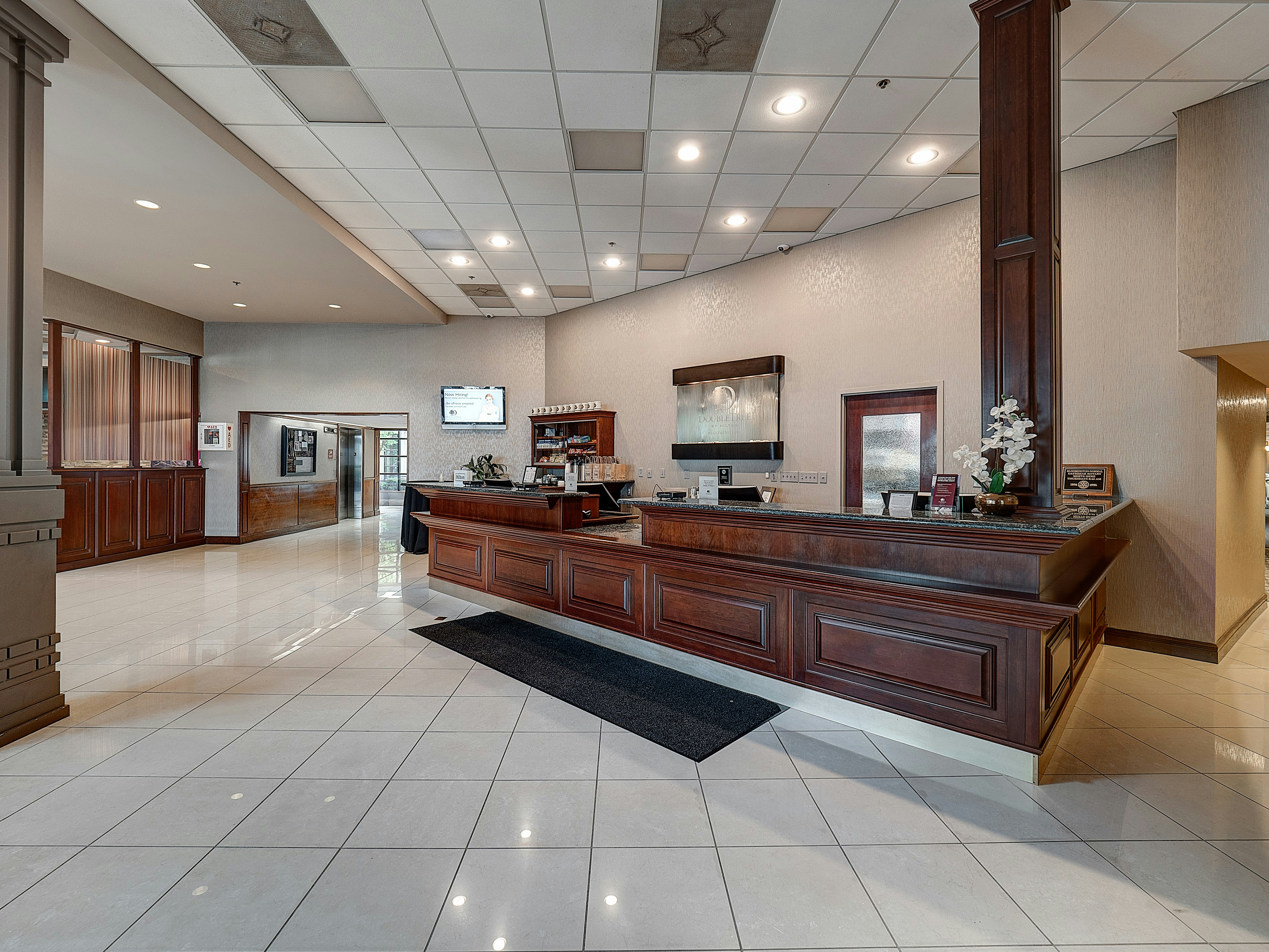 Doubletree By Hilton Bloomington 11/76