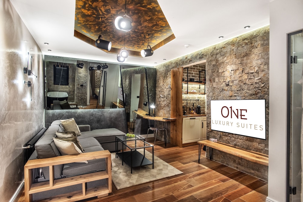 One Luxury Suites 53/72