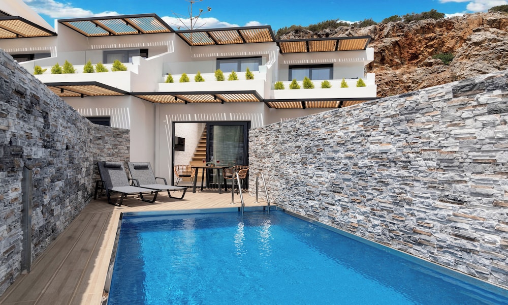 Aelia Suites 61/63