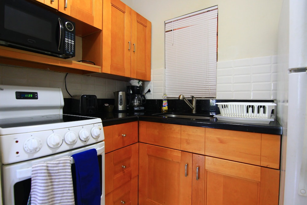 Sunny Isles Apartments 8/73