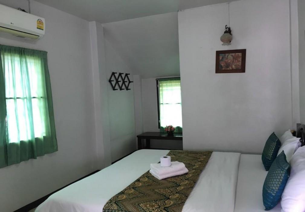 Ampawan Guesthouse 12/23