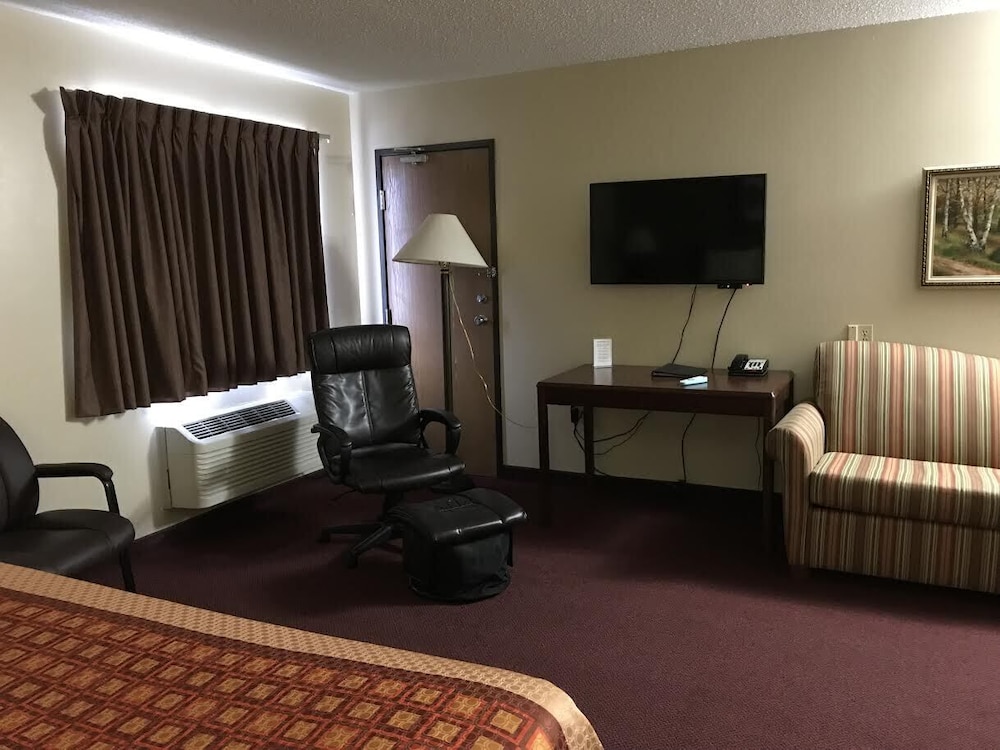 Heartland Hotel And Suites 39/62