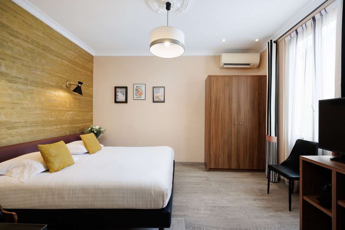 Deluxe, King Bed