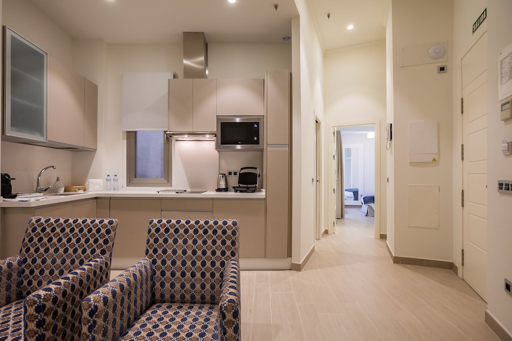 Welldone Cathedral Suites 48/50
