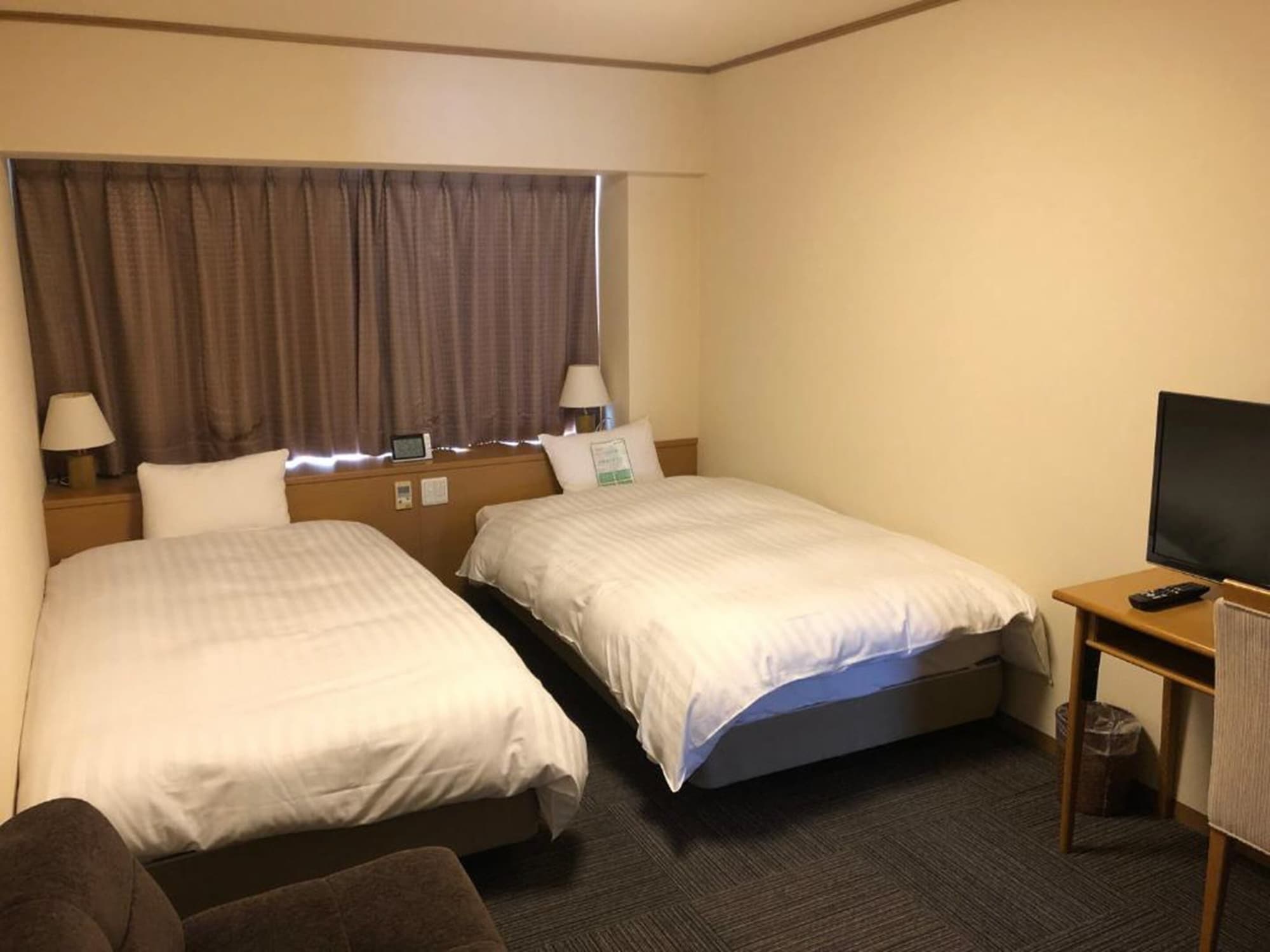 MODERATE, TWIN BEDS, SMOKING