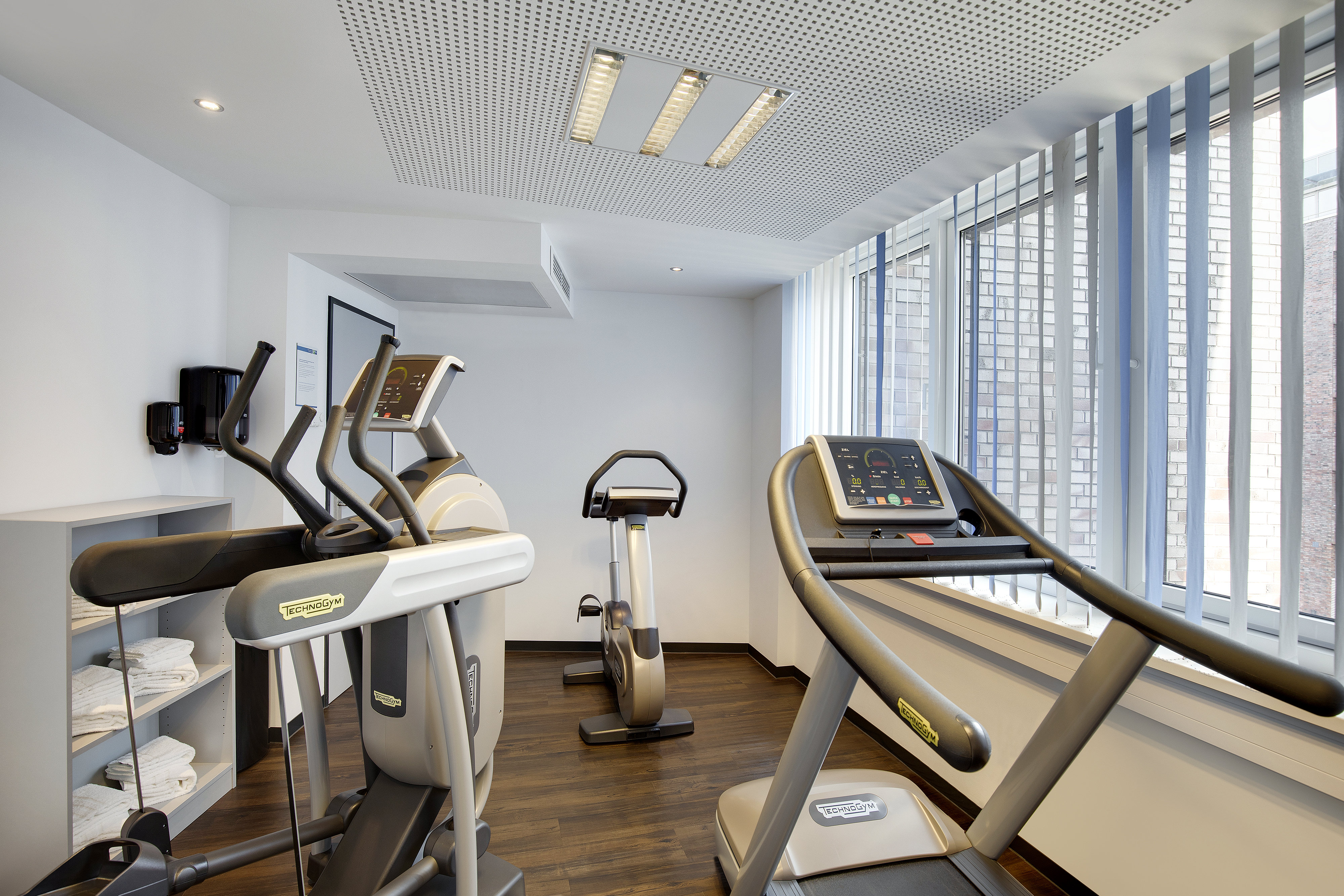 HOLIDAY INN EXPRESS BREMEN AIRPORT 25/47
