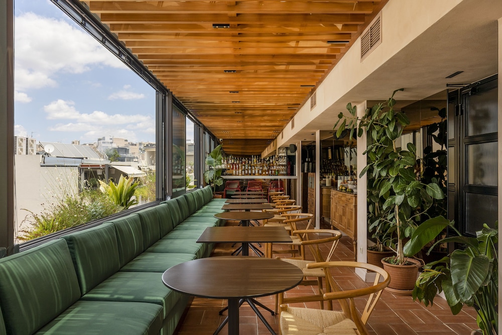 L'Avventura Athens 35/50