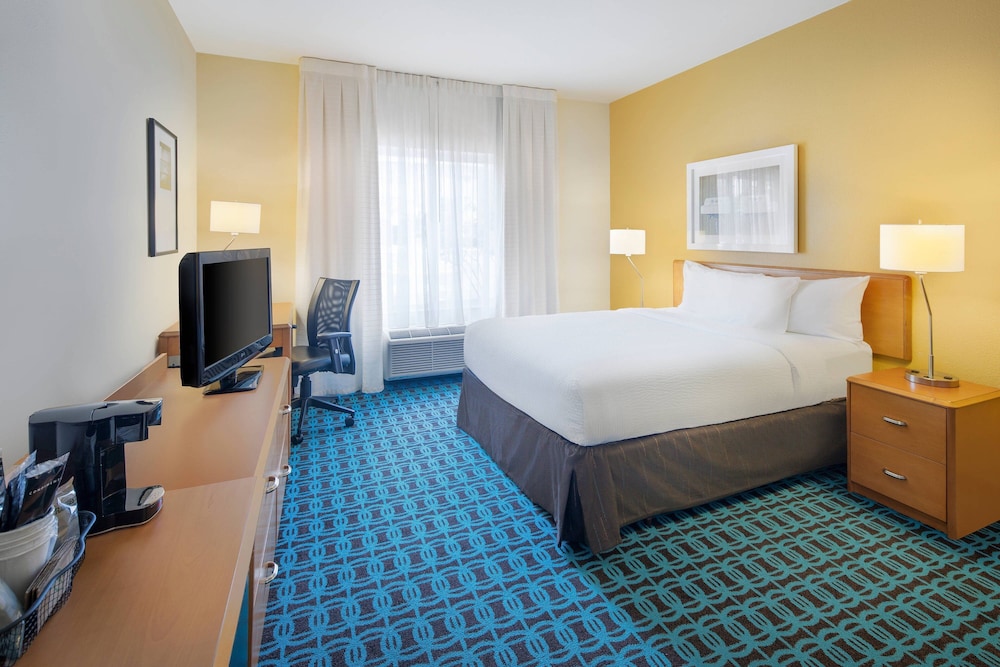 ROOM, DOUBLE BED