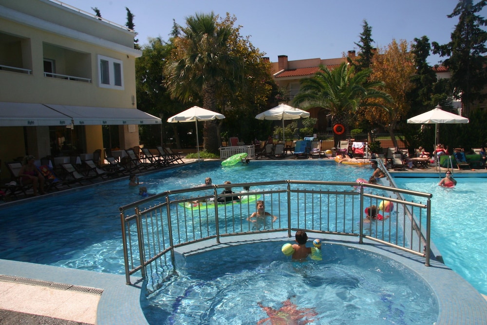 Naias Beach Hotel 7/43