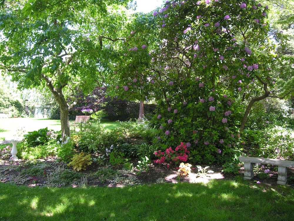 Delano Homestead Bed & Breakfast 54/64
