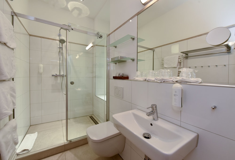 City Partner Hotel Adria 81/84