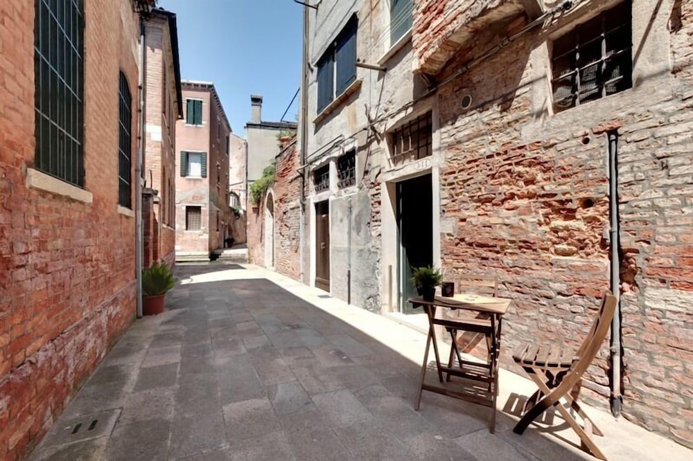 Guggenheim Collection Venice Apartment 14/17