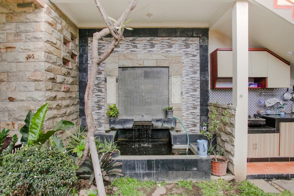 OYO 1692 Villa Akbar 3 31/48