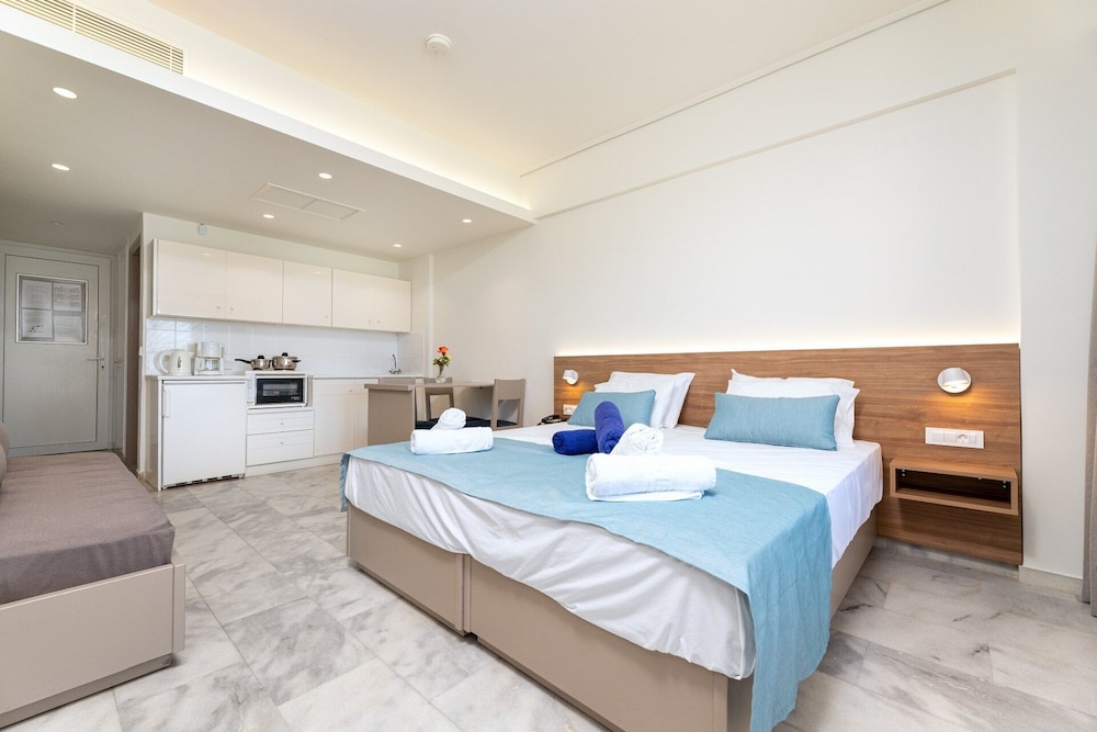 Studio, Twin Beds, Beach Front, Sofa