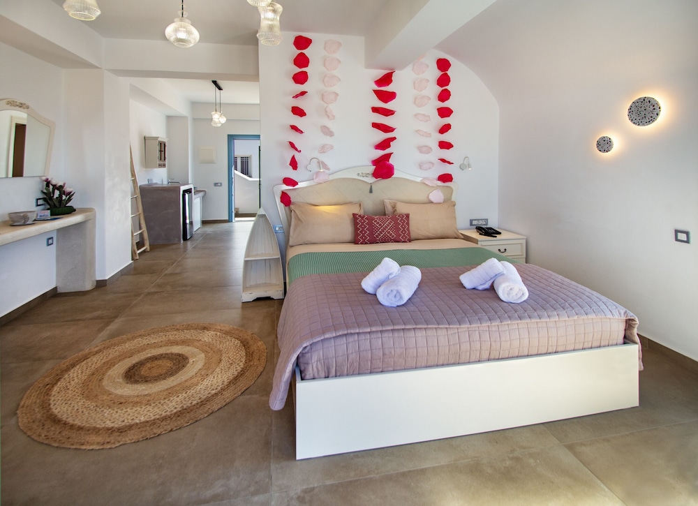 Aegean Blue Suites 72/99