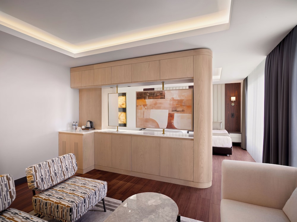 Shining Star Hotel 35/50