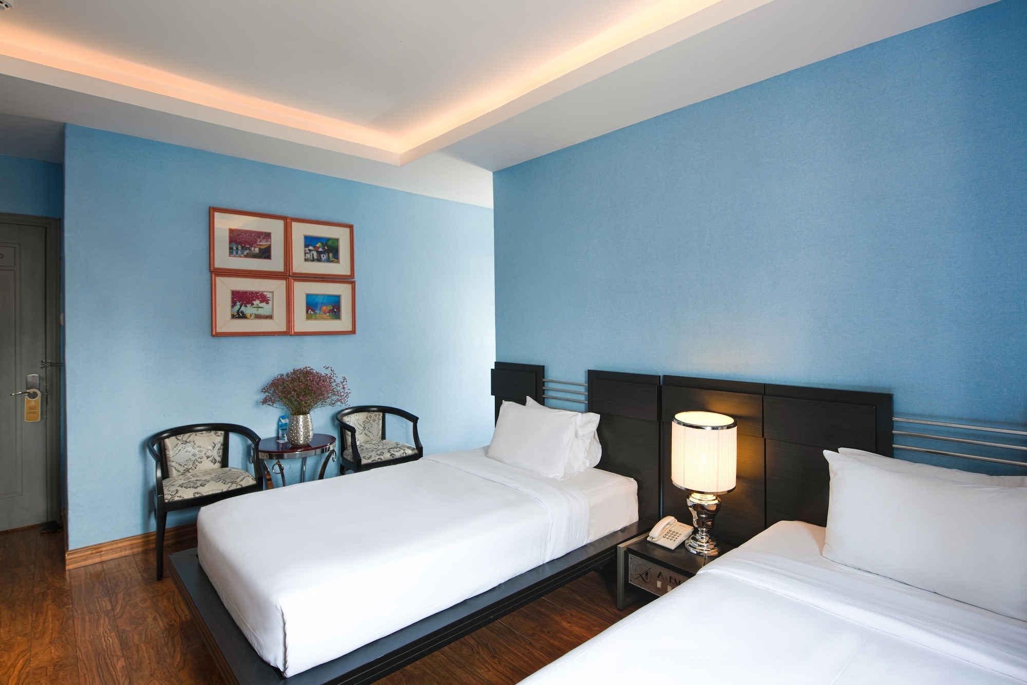 EXECUTIVE, TWIN BEDS