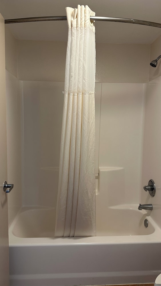 Carom Inn a Travelodge by Wyndham Denham Springs/Baton Rouge 16/33