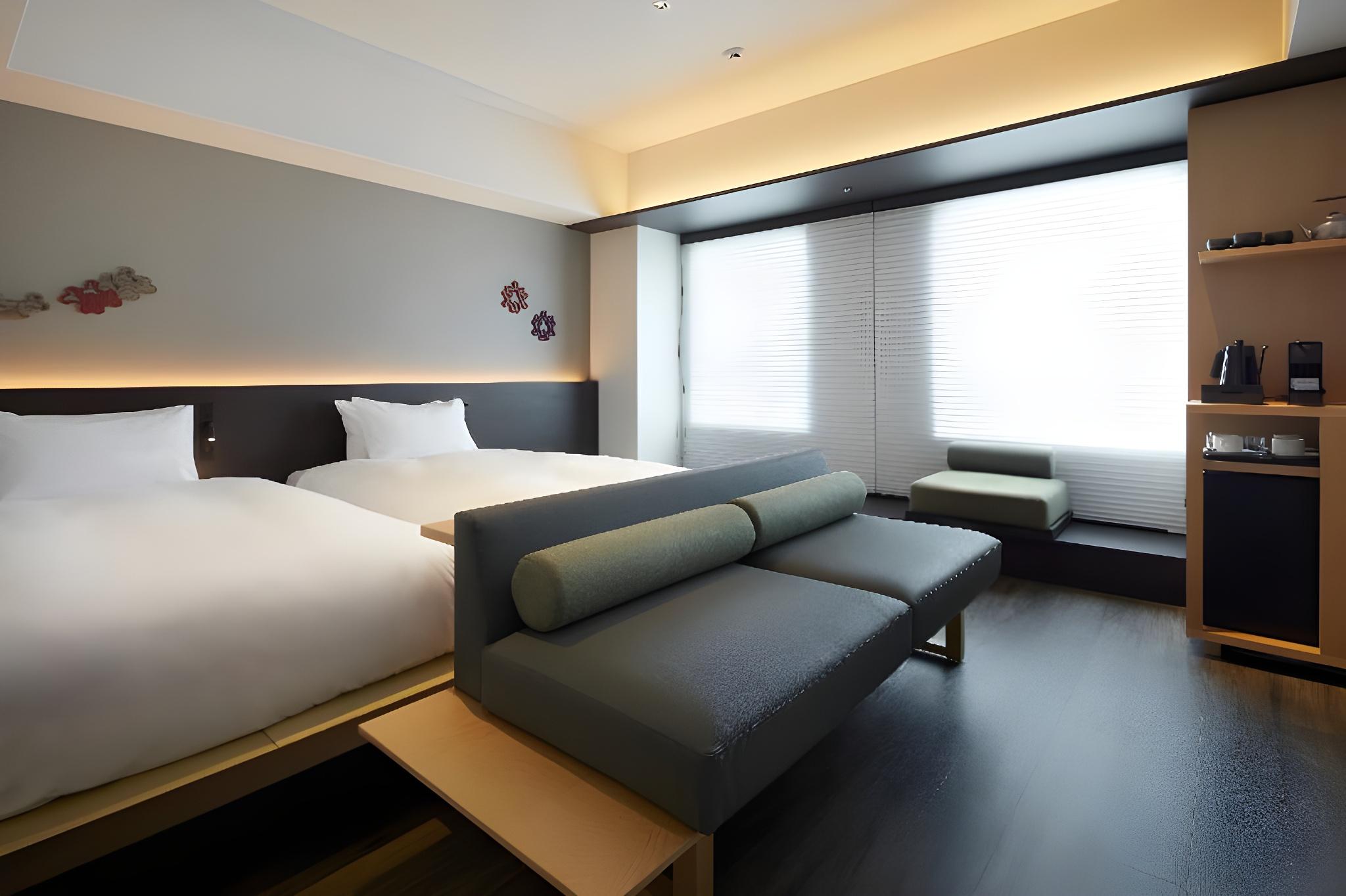Room, Single, Twin Beds, Corner