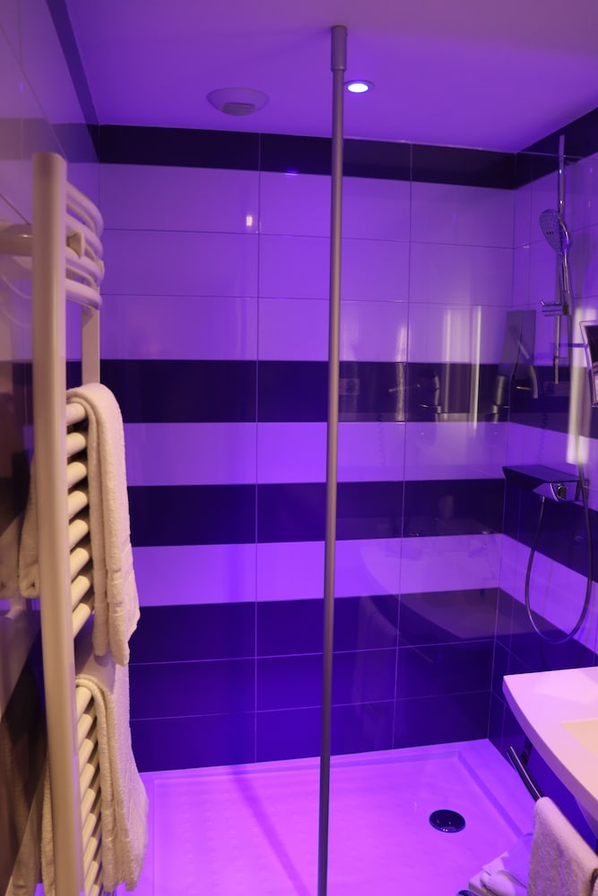 swimming pool spa