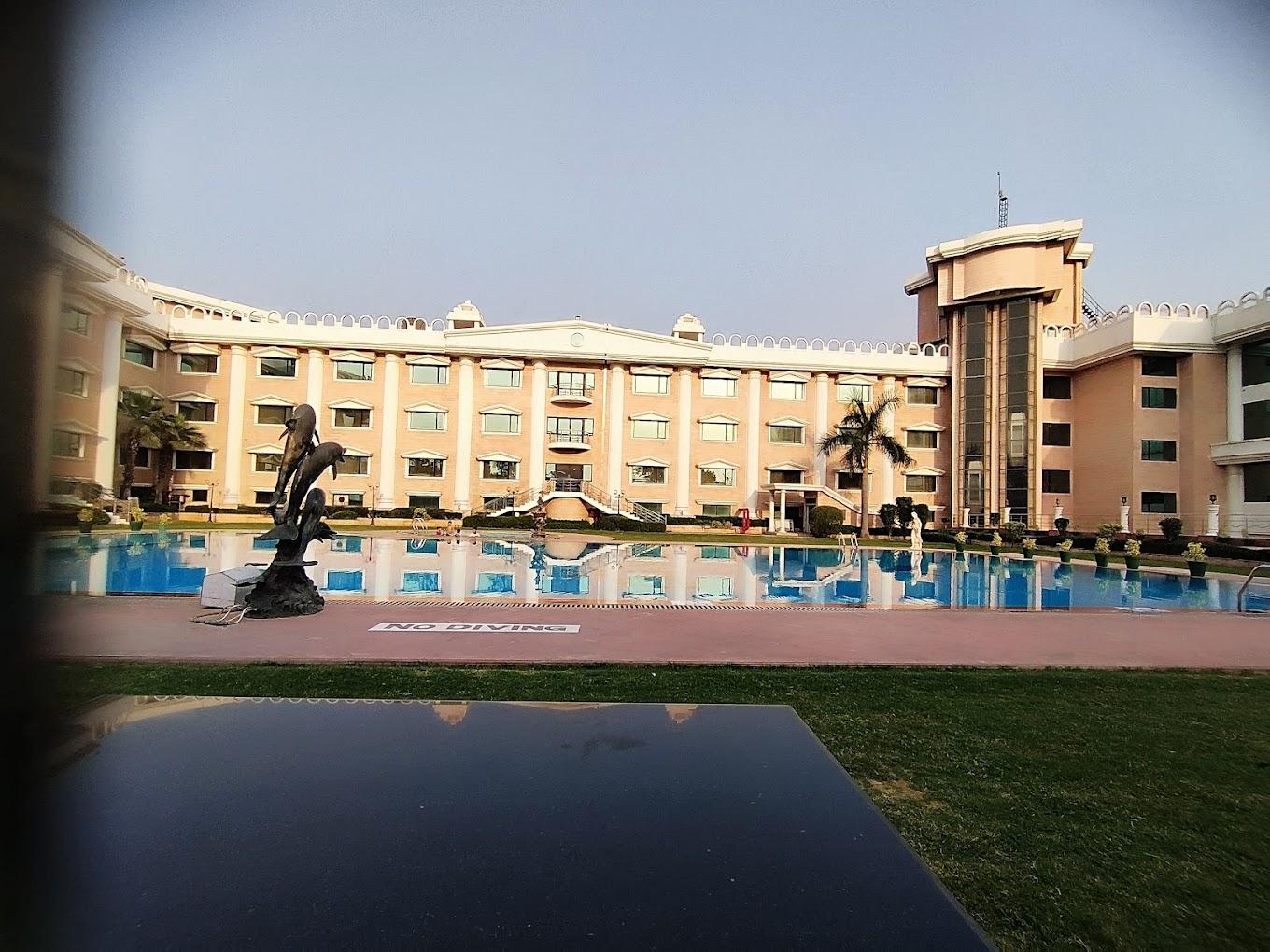 HOLIDAY REGENCY 22/25