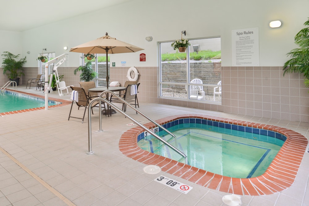 Holiday Inn Express Hotel And Suites Parkersburg Mineral Wells 4/42