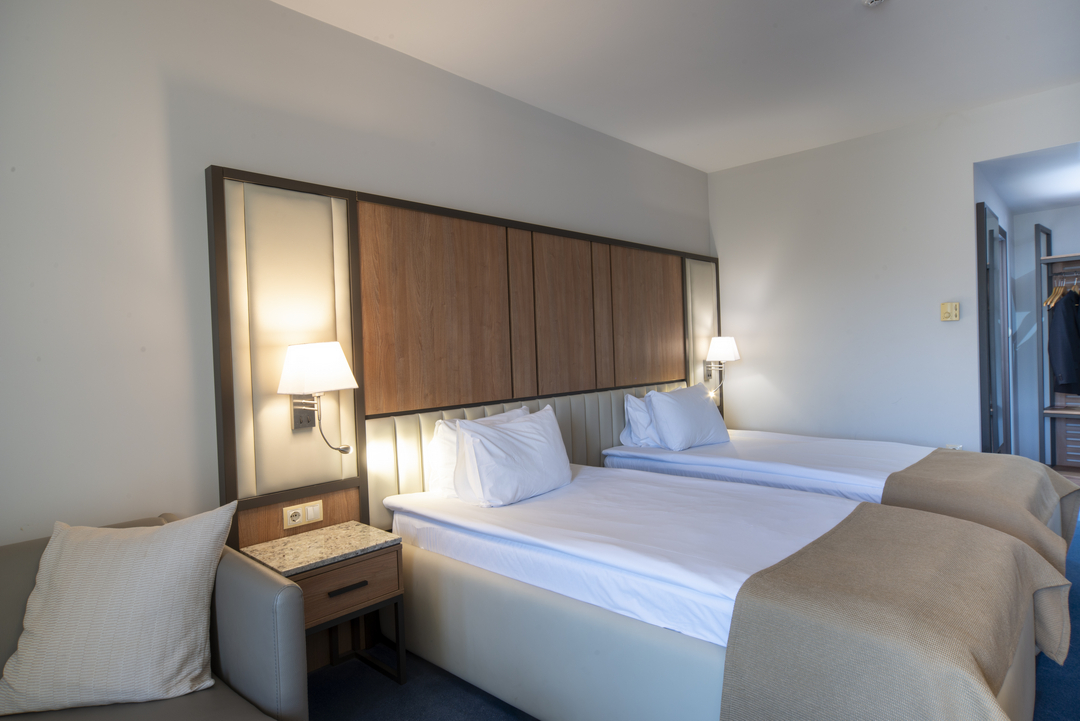 Room, Twin Beds, with Extra Bed, Large
