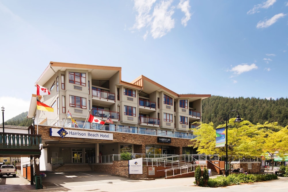 Harrison Beach Hotel in HARRISON HOT SPRINGS - BC
