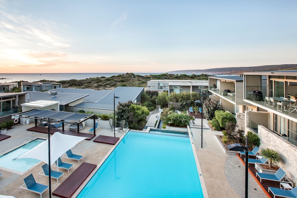 Smiths Beach Resort 3/85