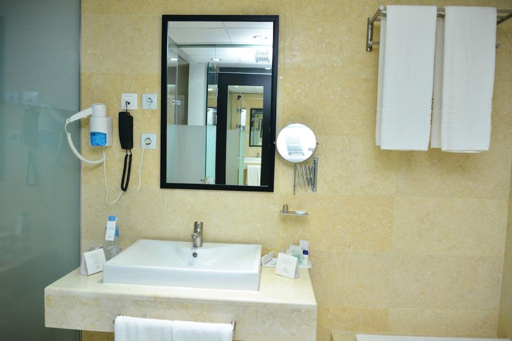 Hotel Adef 25/28